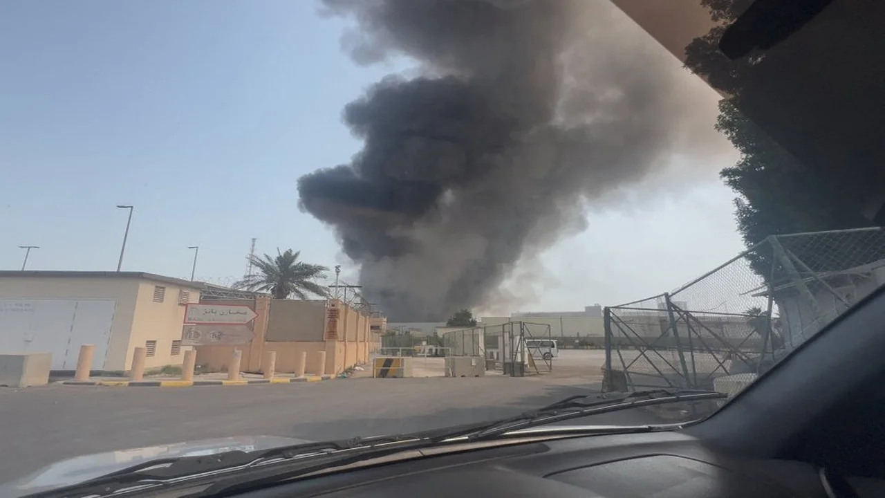 الدفاع الجوي السعودي يتصدى لصواريخ إيرانية استهدفت مطار الرياض وقاعدة جوية بشرية